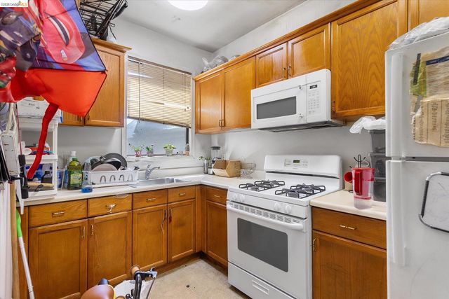 1905 Foothill Blvd, Oakland, CA 94606