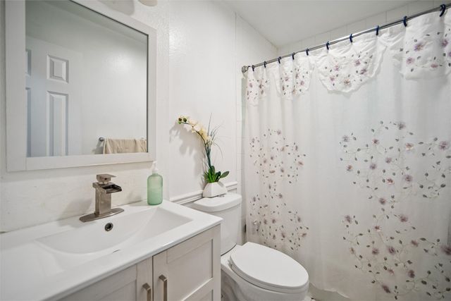 1516 Oak Park Avenue, Des Moines, IA 50313