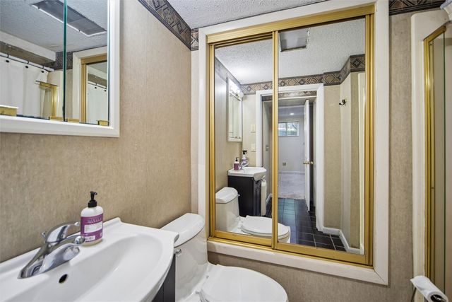 1516 Oak Park Avenue, Des Moines, IA 50313