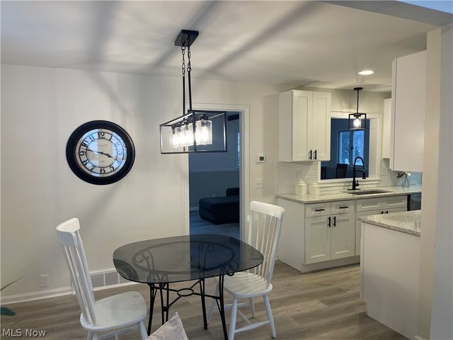 4059 Monticello Boulevard, Cleveland Heights, OH 44121