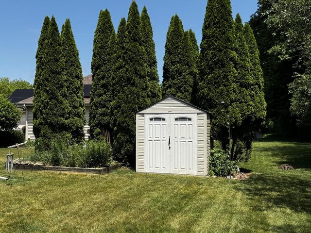 2501 Michele LANE, East Troy, WI 53120