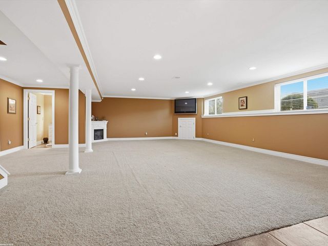 6181 Pond Drive, Washington Twp, MI 48094