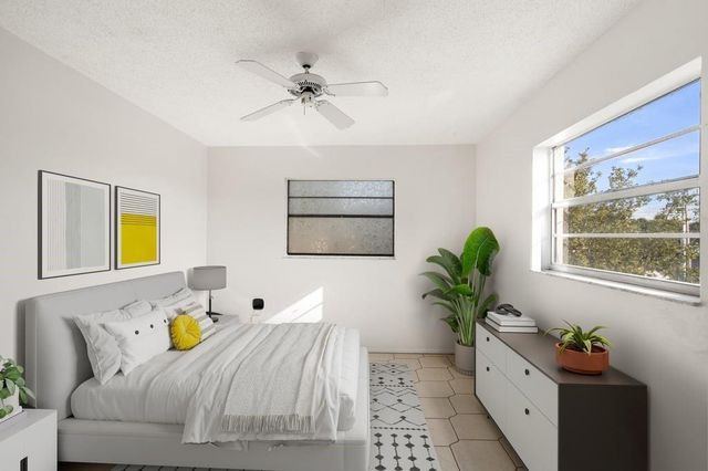 4090 NW 42nd Avenue 309, Lauderdale Lakes, FL 33319