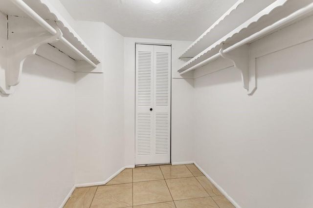 4090 NW 42nd Avenue 309, Lauderdale Lakes, FL 33319