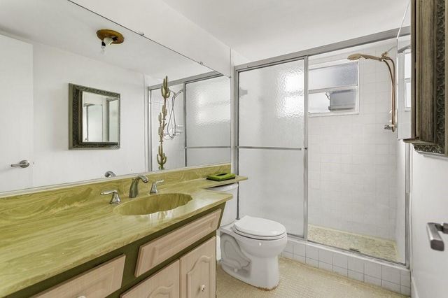 4090 NW 42nd Avenue 309, Lauderdale Lakes, FL 33319