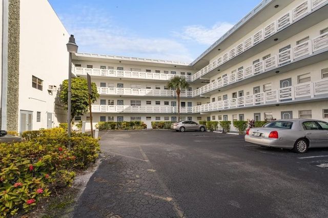 4090 NW 42nd Avenue 309, Lauderdale Lakes, FL 33319