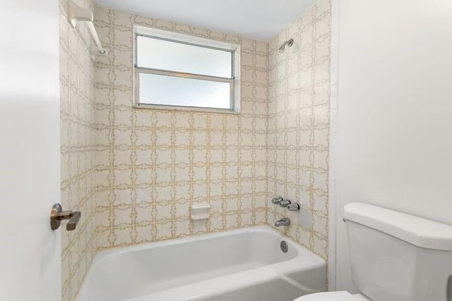 4090 NW 42nd Avenue 309, Lauderdale Lakes, FL 33319
