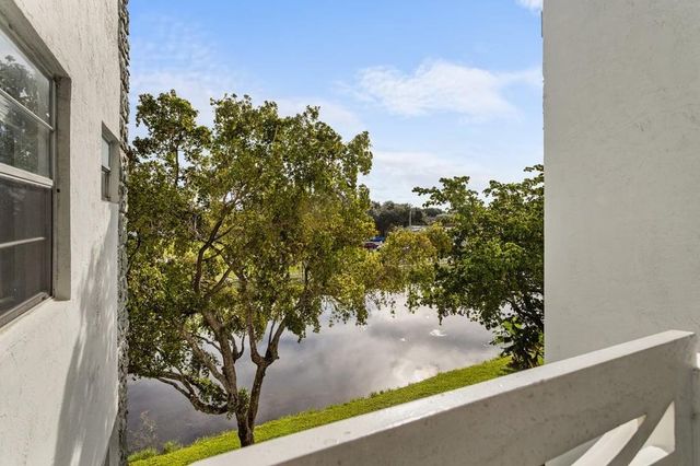 4090 NW 42nd Avenue 309, Lauderdale Lakes, FL 33319