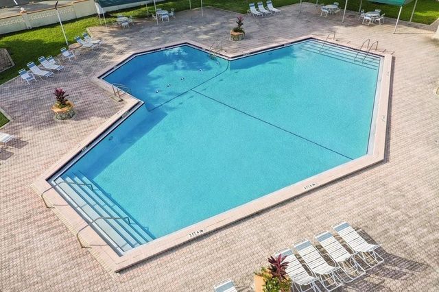 4090 NW 42nd Avenue 309, Lauderdale Lakes, FL 33319