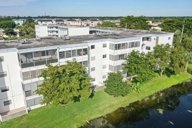 4090 NW 42nd Avenue 309, Lauderdale Lakes, FL 33319