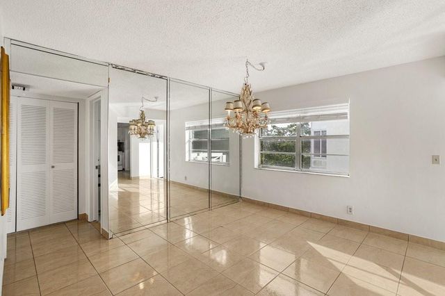 4090 NW 42nd Avenue 309, Lauderdale Lakes, FL 33319