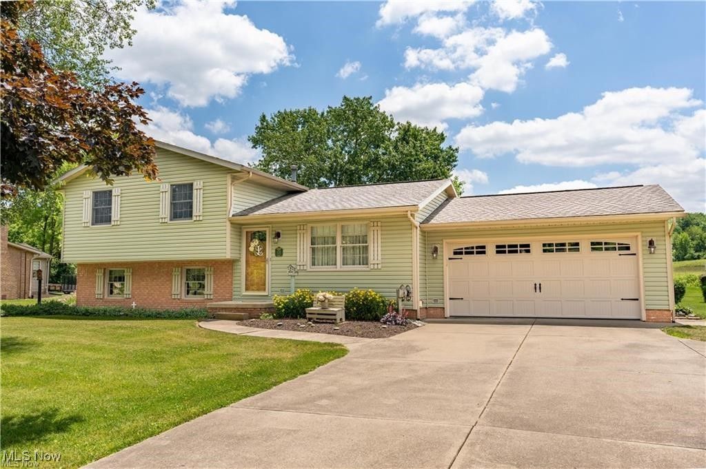 1750 N Orchard Road NE, Bolivar, OH 44612