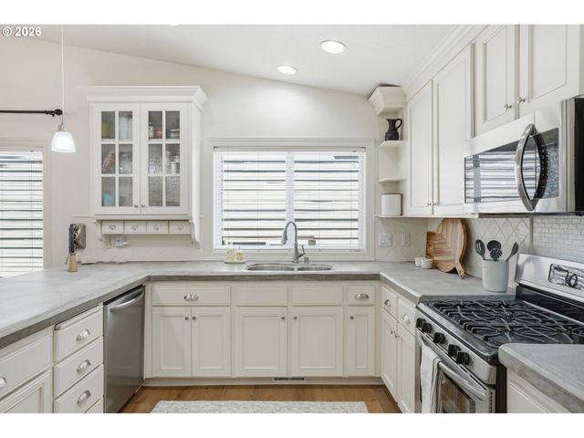 917 N HERON Dr, Ridgefield, WA 98642
