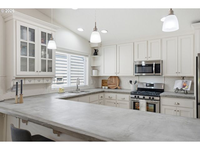 917 N HERON Dr, Ridgefield, WA 98642