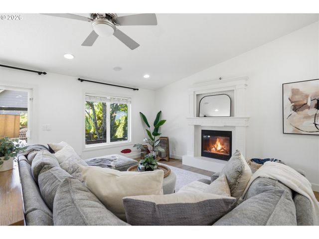 917 N HERON Dr, Ridgefield, WA 98642