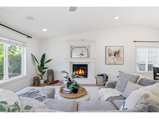 917 N HERON Dr, Ridgefield, WA 98642