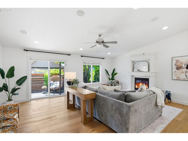 917 N HERON Dr, Ridgefield, WA 98642