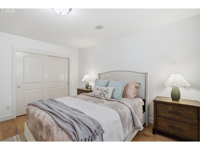 917 N HERON Dr, Ridgefield, WA 98642