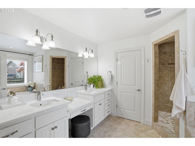 917 N HERON Dr, Ridgefield, WA 98642
