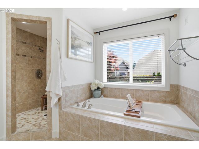917 N HERON Dr, Ridgefield, WA 98642