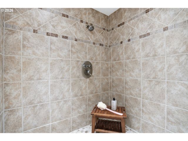 917 N HERON Dr, Ridgefield, WA 98642
