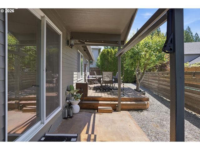 917 N HERON Dr, Ridgefield, WA 98642