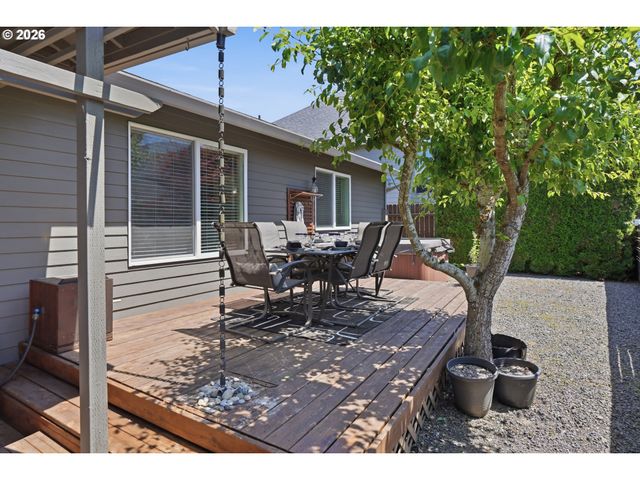 917 N HERON Dr, Ridgefield, WA 98642