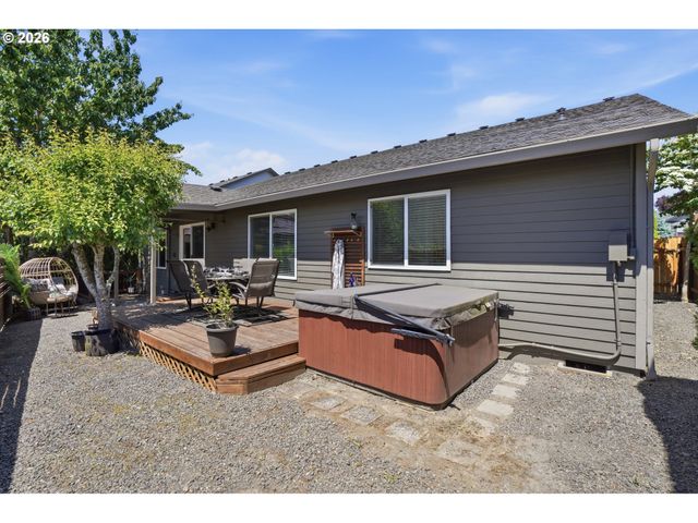 917 N HERON Dr, Ridgefield, WA 98642