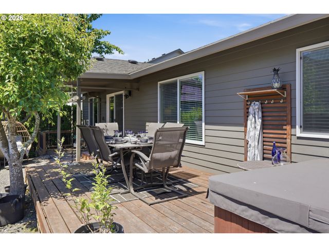 917 N HERON Dr, Ridgefield, WA 98642