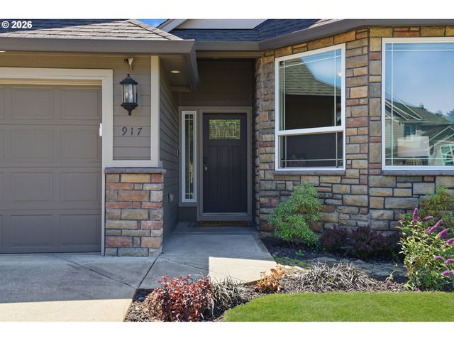 917 N HERON Dr, Ridgefield, WA 98642