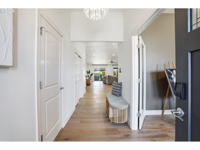 917 N HERON Dr, Ridgefield, WA 98642