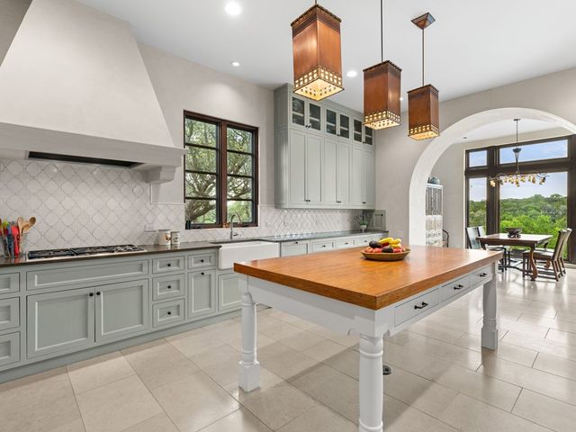 2835 Palomino Springs, Bandera, TX 78003