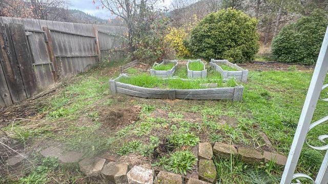 1023 NE Primrose Place, Grants Pass, OR 97526