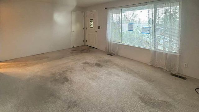 1023 NE Primrose Place, Grants Pass, OR 97526