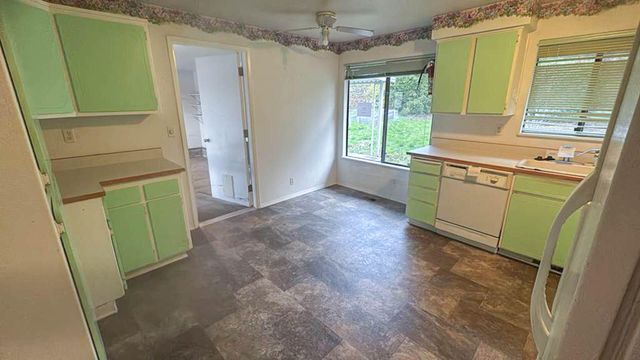 1023 NE Primrose Place, Grants Pass, OR 97526