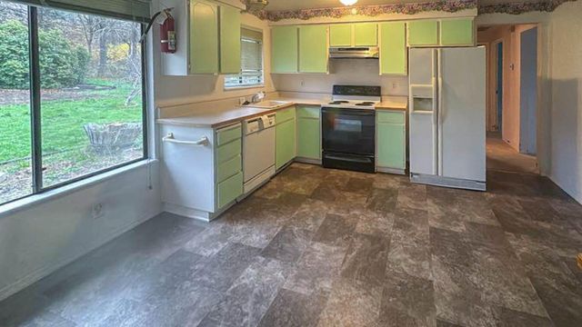 1023 NE Primrose Place, Grants Pass, OR 97526