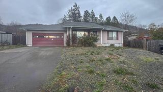 1023 NE Primrose Place, Grants Pass, OR 97526