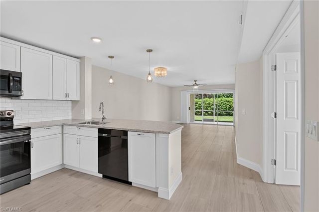 7707 Jewel LN 104, Naples, FL 34109