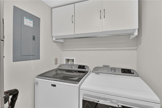 7707 Jewel LN 104, Naples, FL 34109