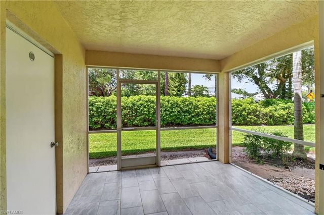7707 Jewel LN 104, Naples, FL 34109