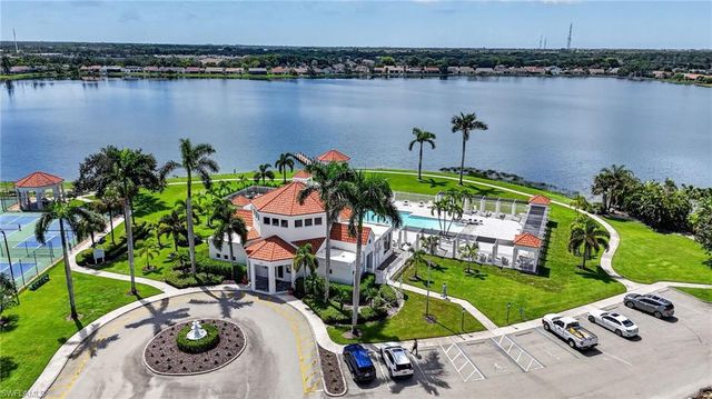 7707 Jewel LN 104, Naples, FL 34109