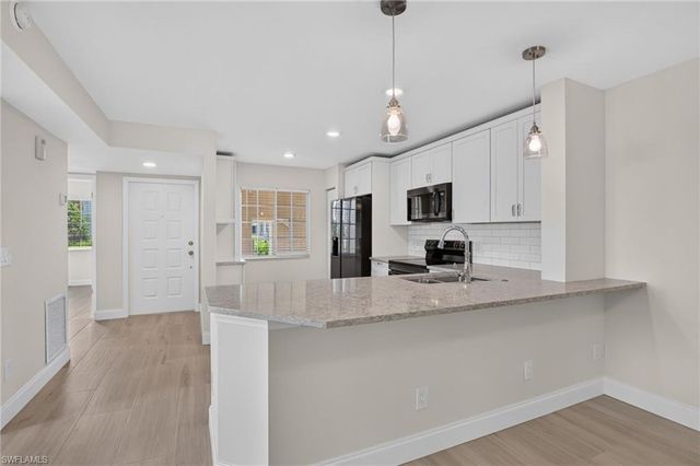 7707 Jewel LN 104, Naples, FL 34109