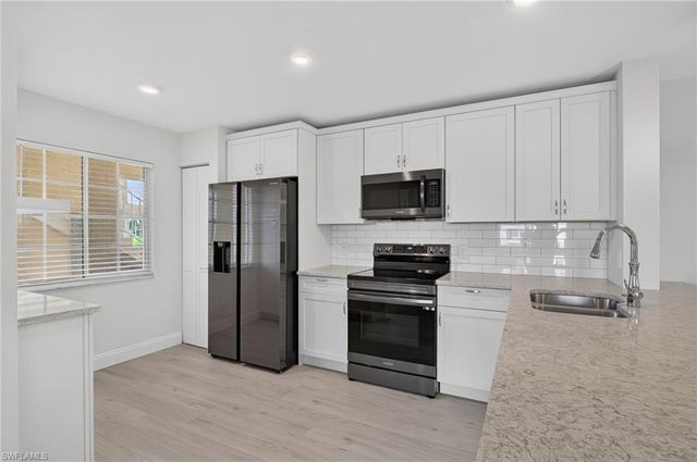 7707 Jewel LN 104, Naples, FL 34109