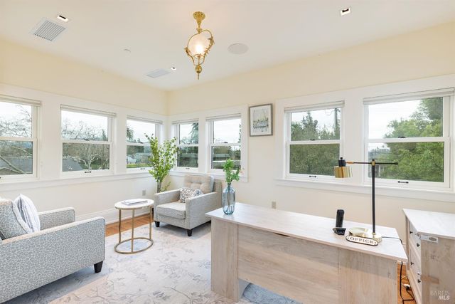 423 Seminary St, Napa, CA 94559