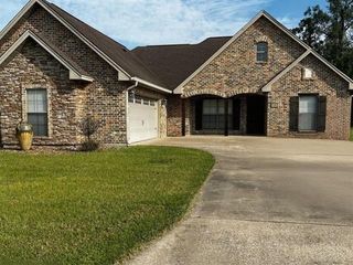 120 Parkway Oaks Drive, Lumberton, TX 77657