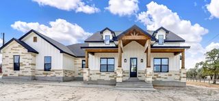 100 Hondo Ridge, La Vernia, TX 78121