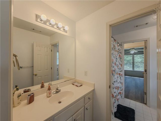 1021 Trailway Circle, Snellville, GA 30078