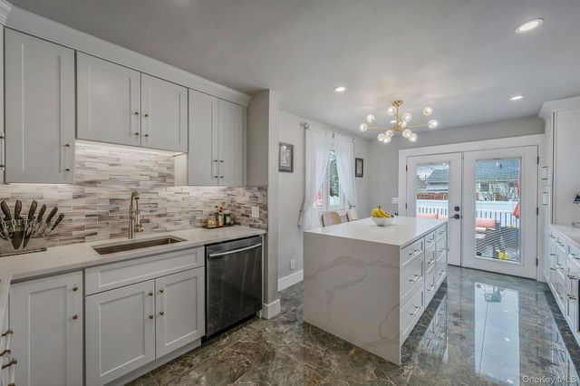 320 28th Street, Lindenhurst, NY 11757