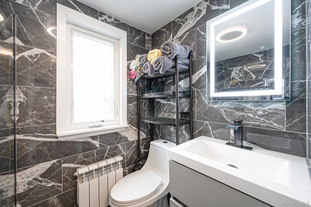 320 28th Street, Lindenhurst, NY 11757