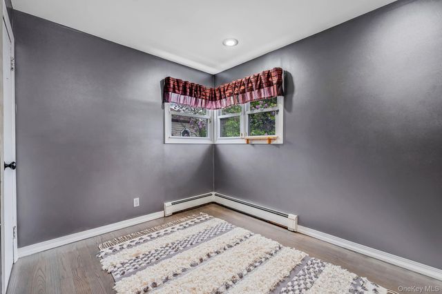 320 28th Street, Lindenhurst, NY 11757